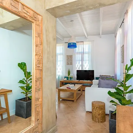 Lithinon Luxury Suites With Free Parking *