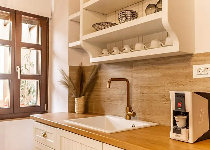 Lithinon Luxury With Free Parking דירה *