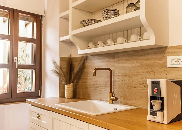 Lithinon Luxury With Free Parking *