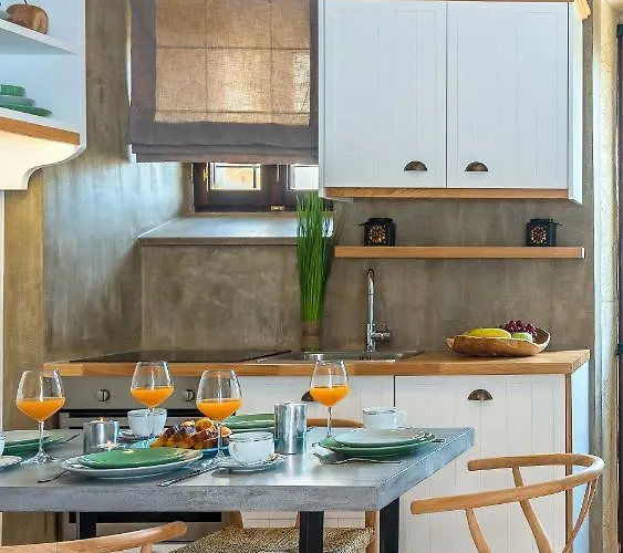 Lithinon Luxury With Free Parking *