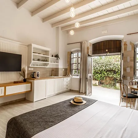 Апартаменты Lithinon Luxury Suites With Free Parking *