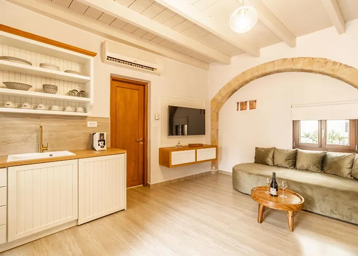 Lithinon Luxury With Free Parking *