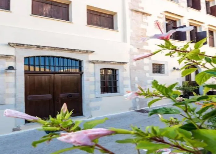 Lithinon Luxury With Free Parking *