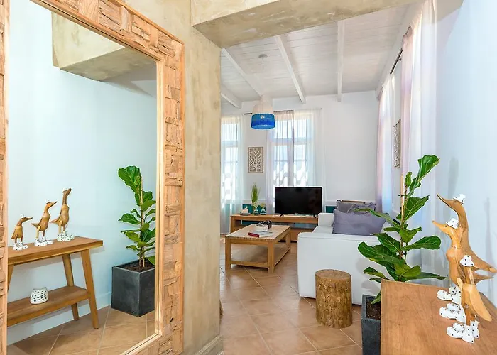 Lithinon Luxury With Free Parking *